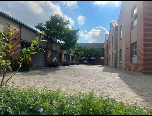 3 BEDROOM DUPLEX FOR SALE IN MENLO PARK